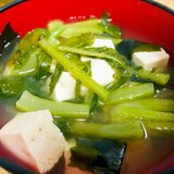 ダイコンの葉と豆腐とわかめの味噌汁